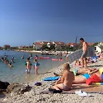 Strandnahes Haus Lolinka Mit Schattiger Terrasse By Interhome * ביבינייה