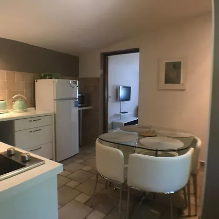 Strandnahes Haus Lolinka Mit Schattiger Terrasse By Interhome Bibinje