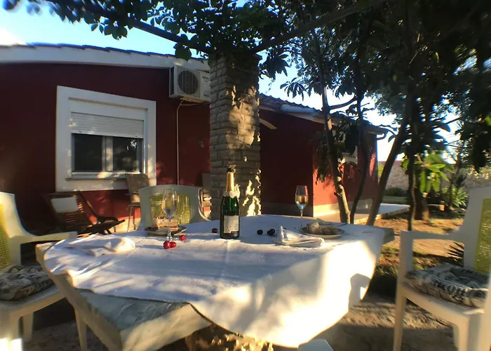 펜션 Strandnahes Haus Lolinka Mit Schattiger Terrasse By Interhome *