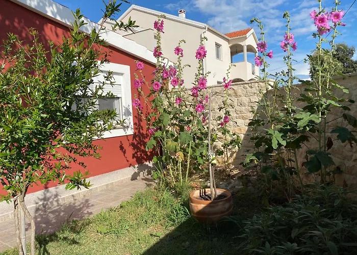 펜션 Strandnahes Haus Lolinka Mit Schattiger Terrasse By Interhome