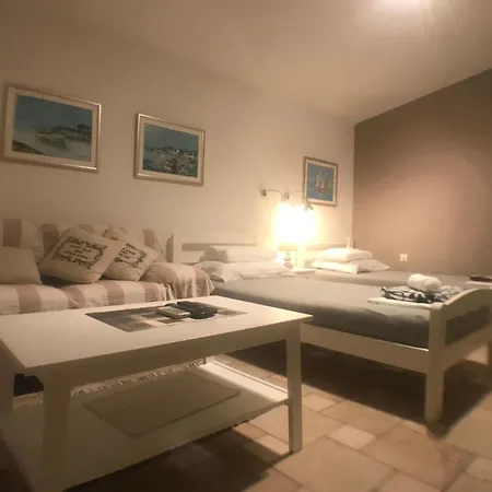 Strandnahes Haus Lolinka Mit Schattiger Terrasse By Interhome Bibinje