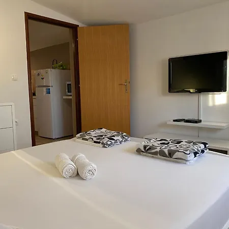 Strandnahes Haus Lolinka Mit Schattiger Terrasse By Interhome * Bibinje