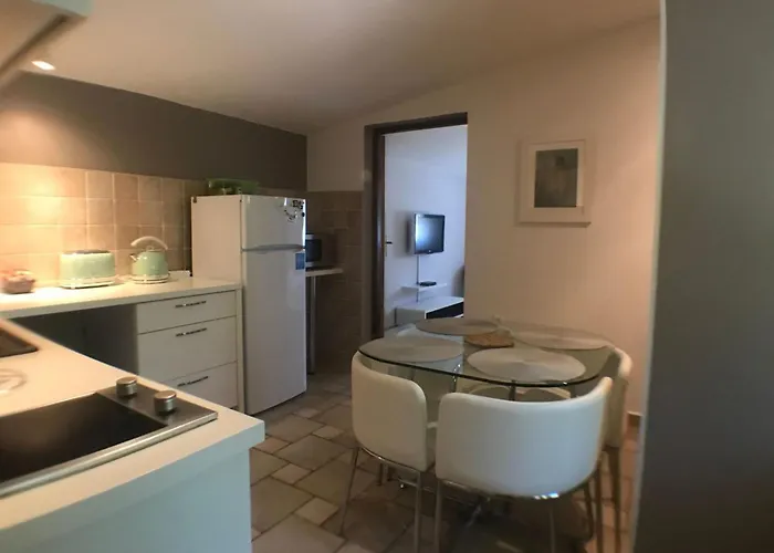 Strandnahes Haus Lolinka Mit Schattiger Terrasse By Interhome Bibinje